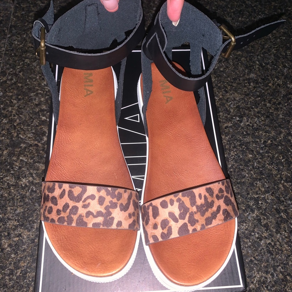 MIA Cheetah print sandals - Picture 1 of 5